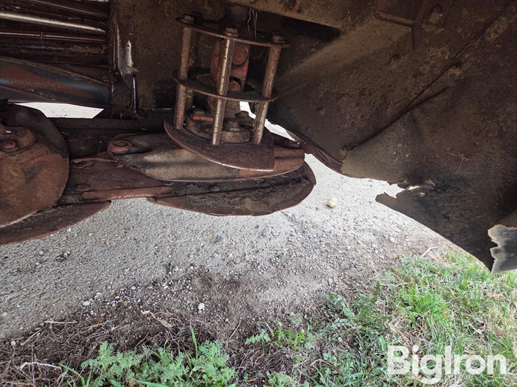 hesston-1345-image-13