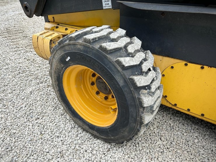 new-holland-l180-image-14