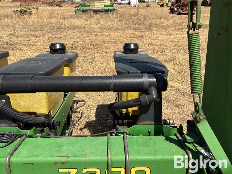 john-deere-7300-image-15
