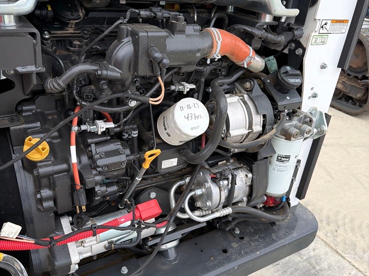 2023-bobcat-t770-image-31