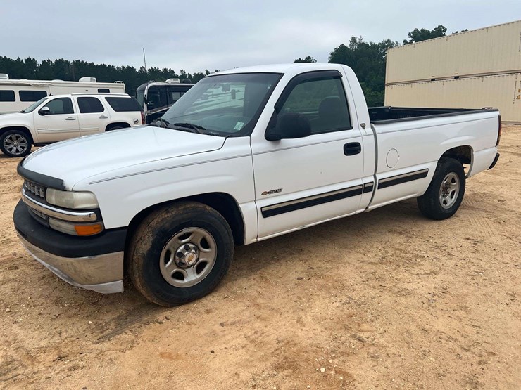 2001-chevrolet-silverado-1500-image-1