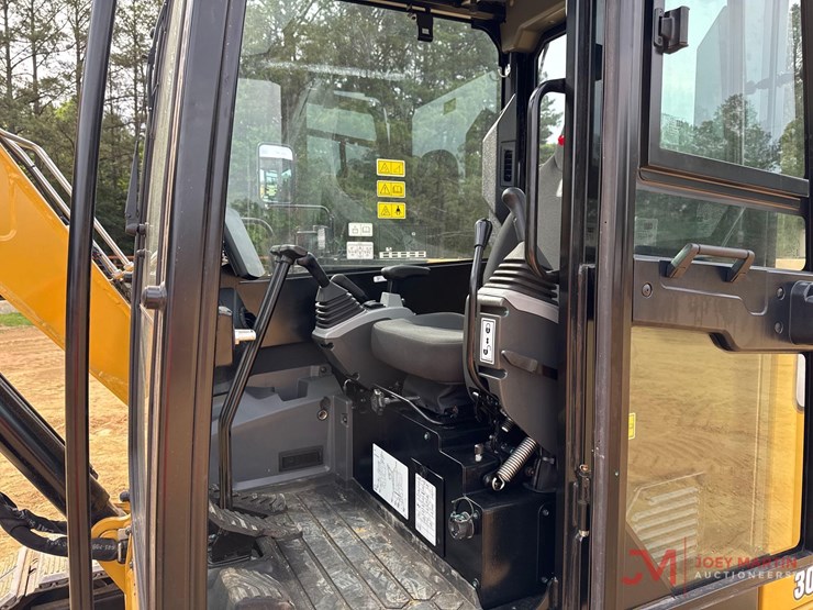 2021-caterpillar-305.5-image-19