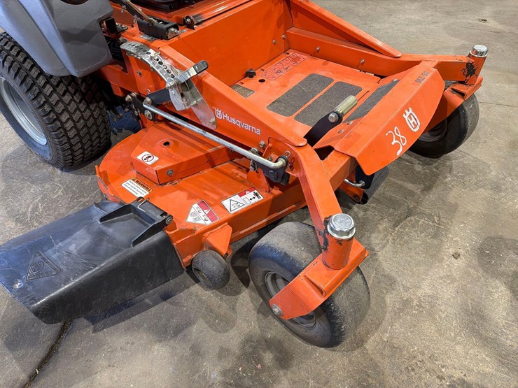 husqvarna-mz52-zero-turn-lawnmower-image-5