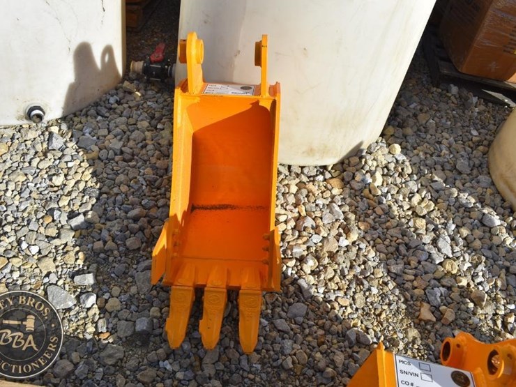 caterpillar-303-image-1