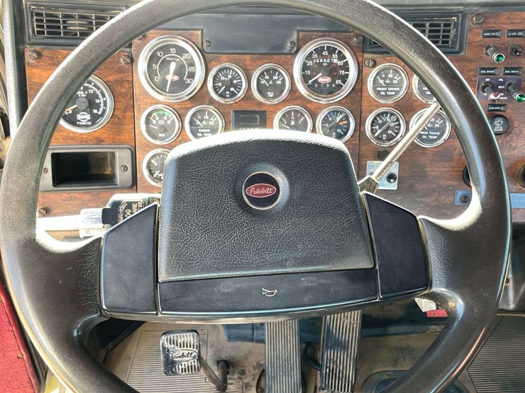 1998-peterbilt-379-image-13