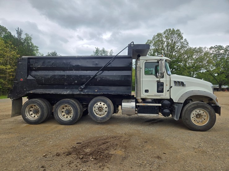#24295-•-2011-mack-gu713-dump-truck-image-21