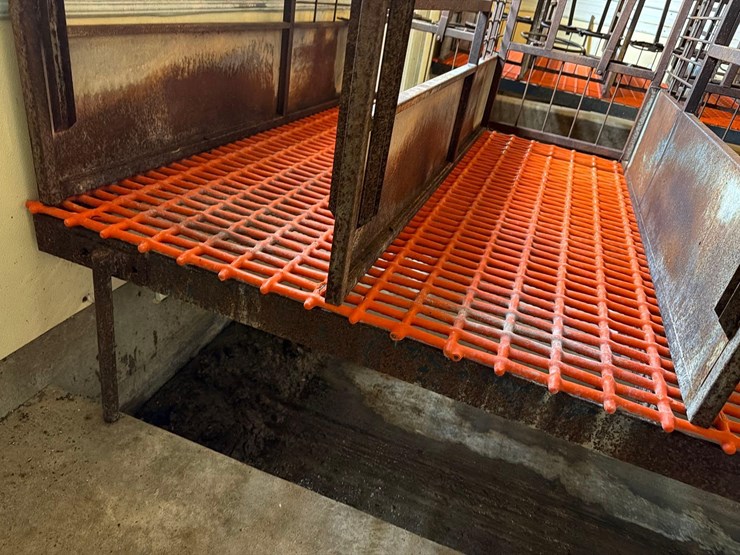 10-sections-of-orange-metal-floor-grates-image-8