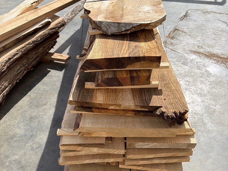 rough-saw-maple-lumber-image-3