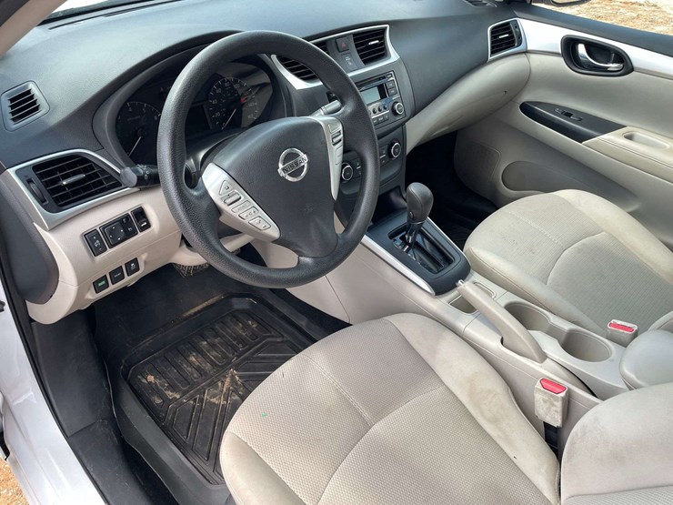 2017-nissan-sentra-4-door-sedan-(130,684-miles)-image-11