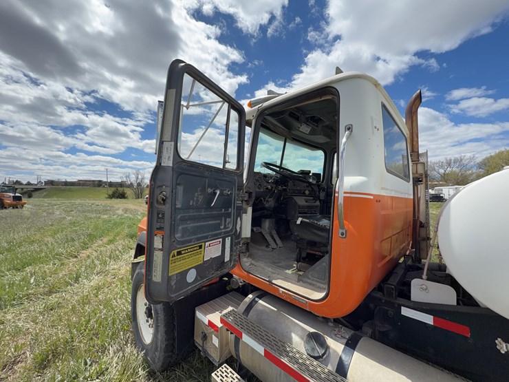 1996-mack-rd688c-cement-truck-image-55
