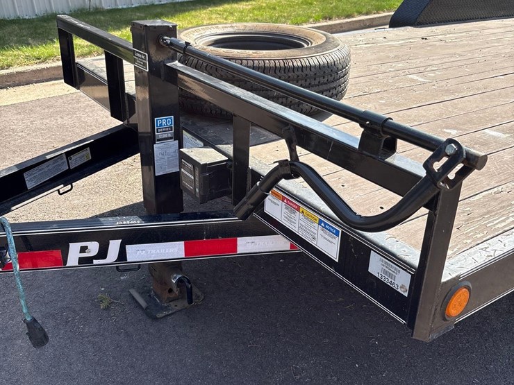2019-pj-7ft-x-18ft-beaver-tail-bumper-hitch-trailer--1-owner-image-10