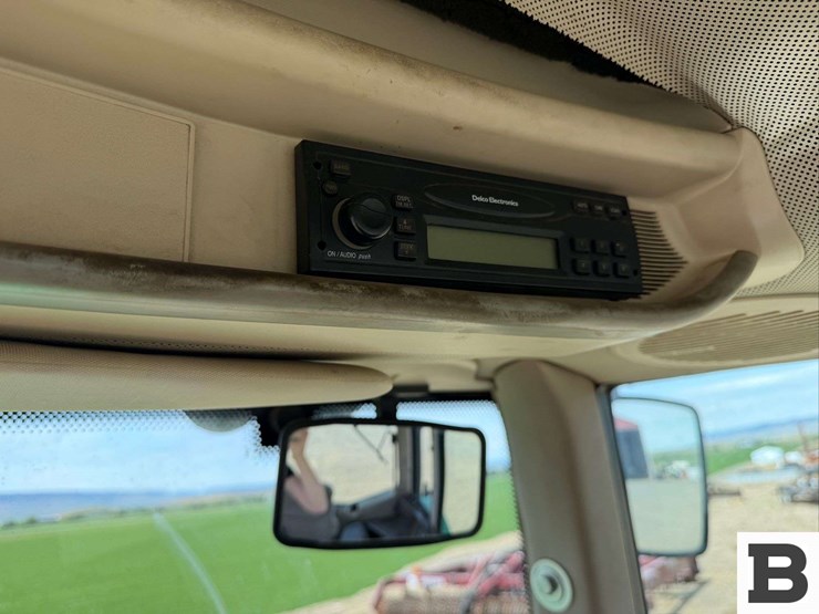 2003-john-deere-7520-image-33