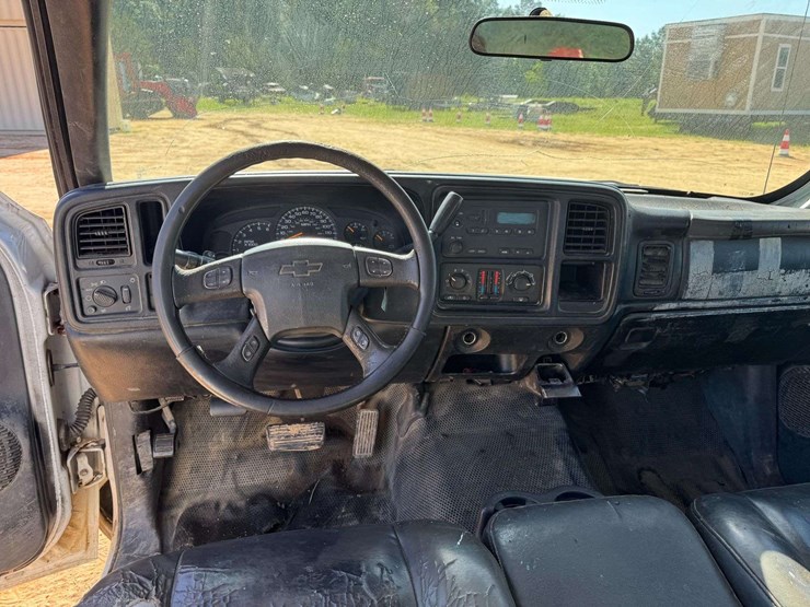 2004-chevrolet-2500-image-11