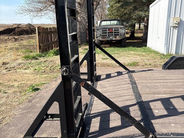 2019-pj-7ft-x-18ft-beaver-tail-bumper-hitch-trailer--1-owner-image-22
