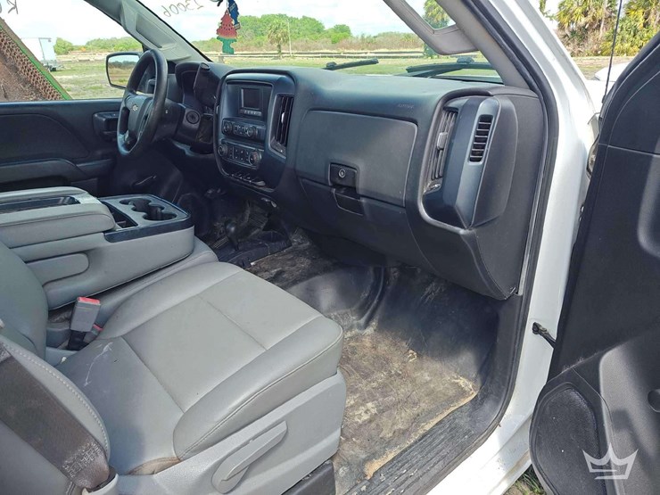 2017-chevrolet-silverado-2500hd-image-14