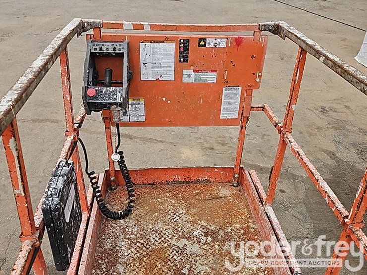 2016-jlg-3246es-image-12