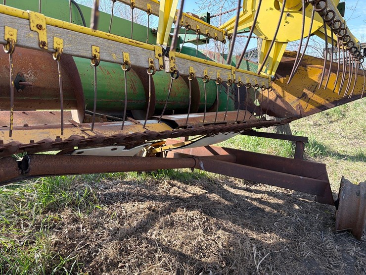 john-deere-13ft-bean-head-with-trailer-image-19