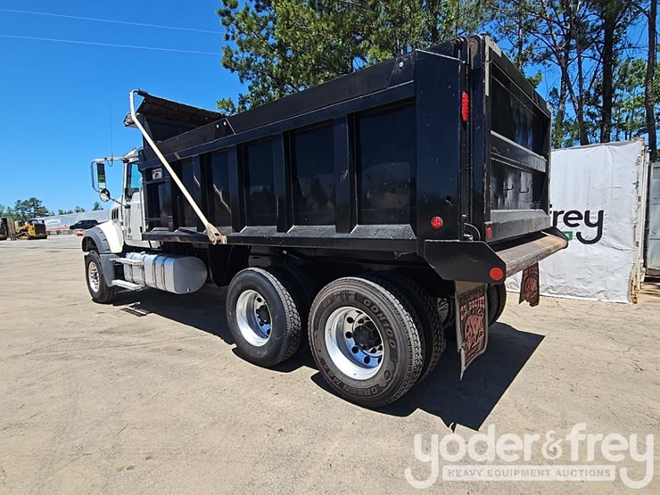 2021-mack-gr64f-image-3