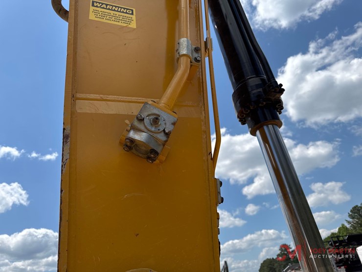 2022-caterpillar-336-image-11