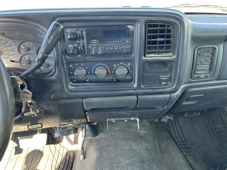 2002-chevrolet-silverado-3500-image-15
