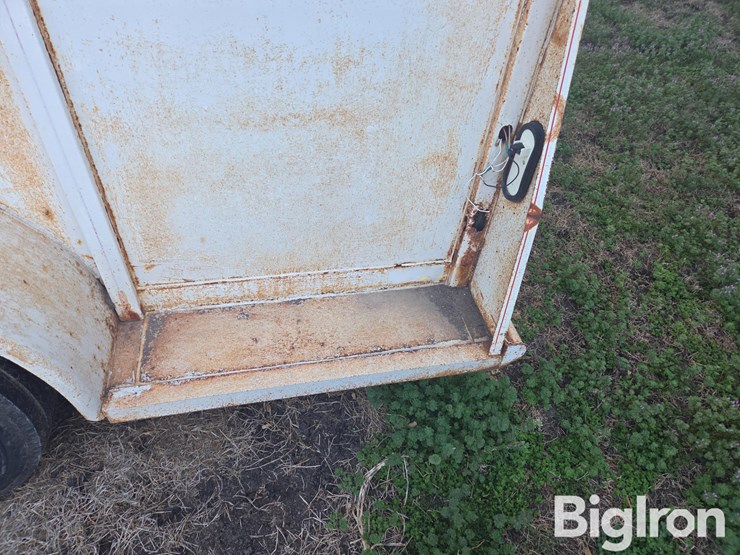2025-assembled-t/a-livestock-trailer-image-9