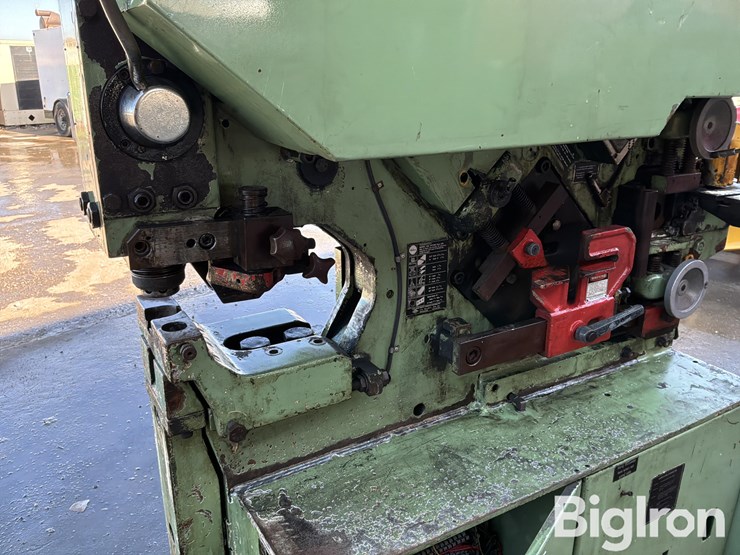 massey-ferguson-730-image-11