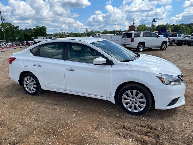2017-nissan-sentra-4-door-sedan-(130,684-miles)-image-4
