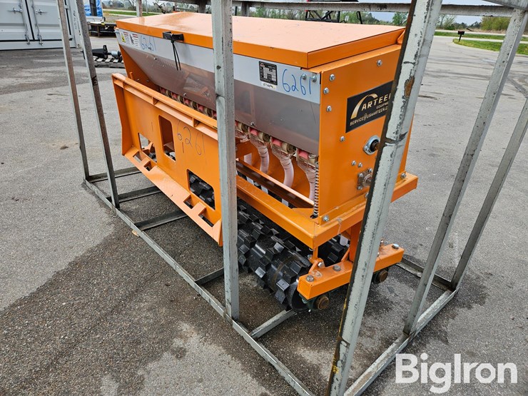 2025-caterpillar-12-image-5
