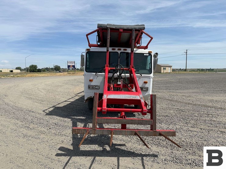 1994-peterbilt-320-image-8