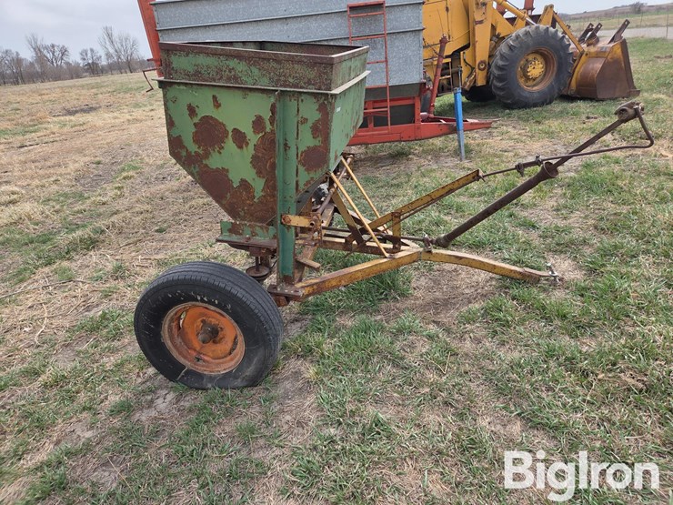 shop-built-seeder/fertilizer-spreader-image-4