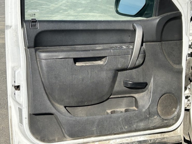 2013-chevrolet-silverado-1500-image-23