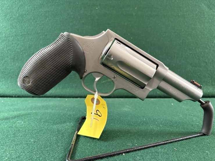 taurus-"the-judge"-.45lc/410ga-revolver-image-1