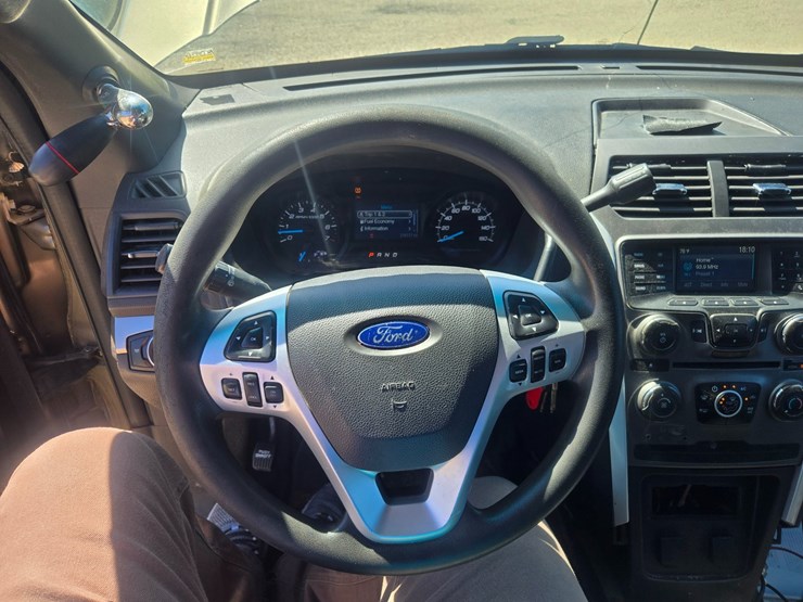 2015-ford-explorer-image-37