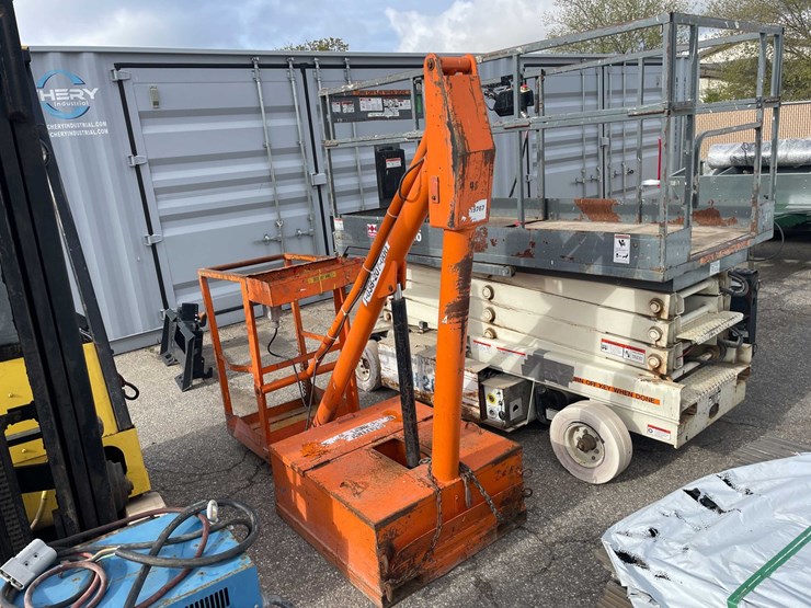 #9000-•-forklift-aerial-lift-bucket-(o7)-image-1