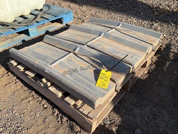 pallet-of-tin-roof-panel-cut-offs,-longest-appx-image-4