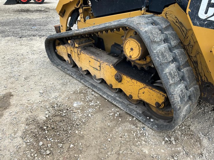 2015-caterpillar-299d-image-18