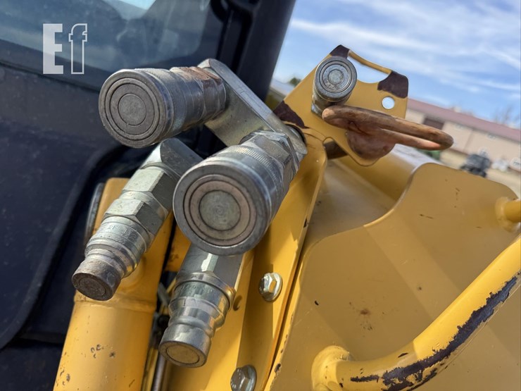 deere-250-image-13