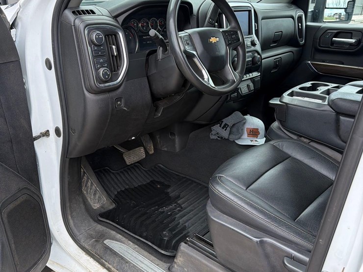 2021-chevrolet-2500hd-image-47