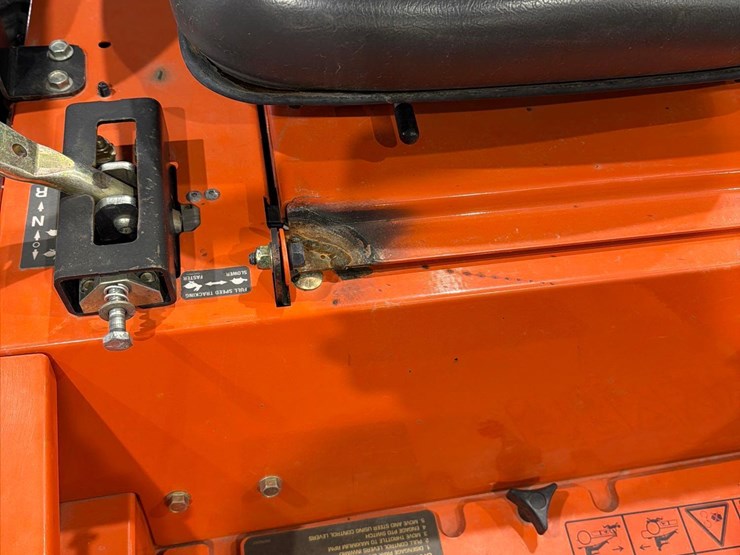 husqvarna-mz52-zero-turn-lawnmower-image-14