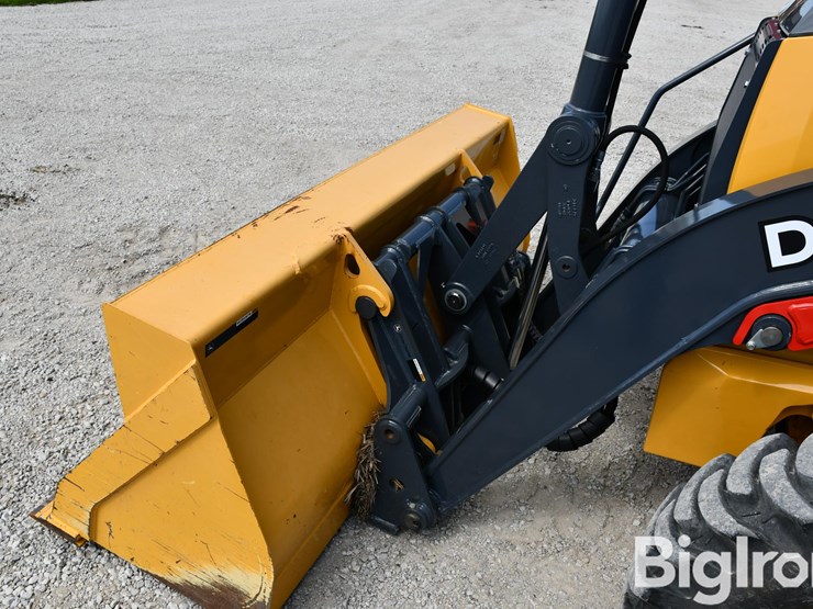 2024-john-deere-410-image-12