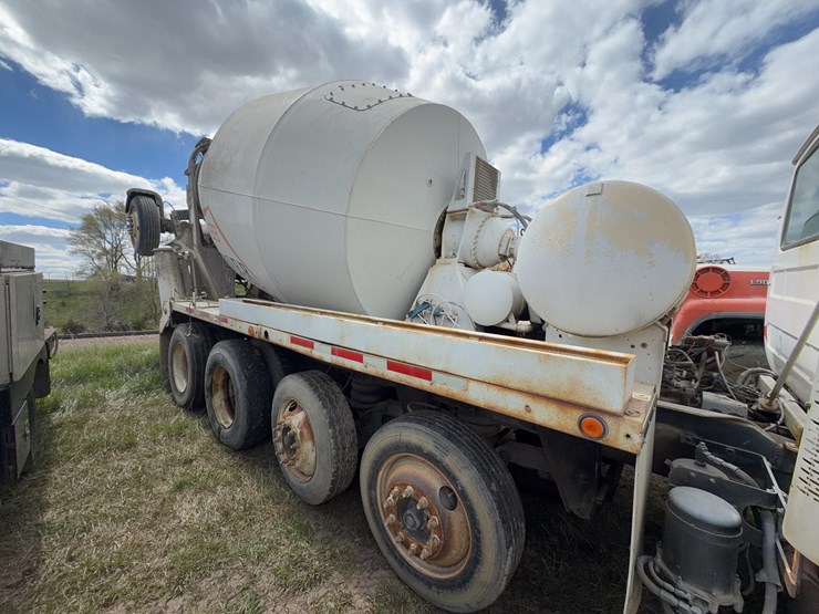 2001-mack-rd690s-image-6