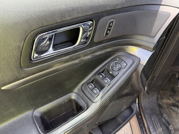 2018-ford-explorer-image-26