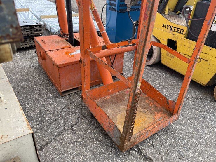 #9000-•-forklift-aerial-lift-bucket-(o7)-image-16