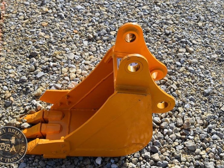 caterpillar-303-image-2