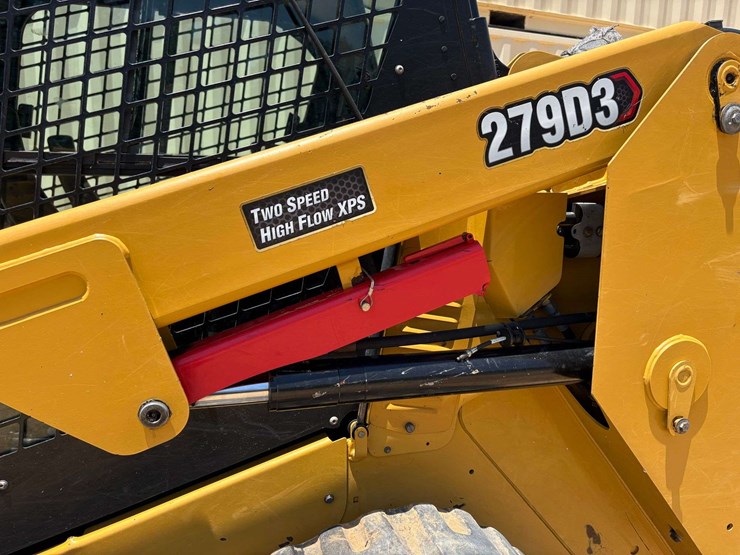 2021-caterpillar-279d3-image-35