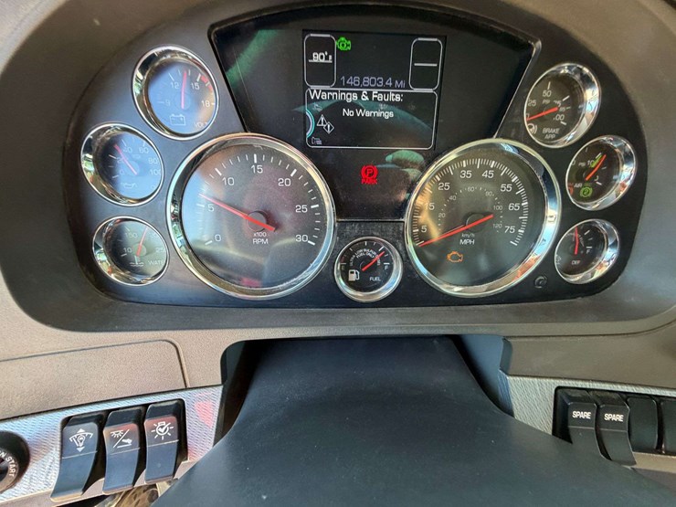 2016-kenworth-t880-image-26