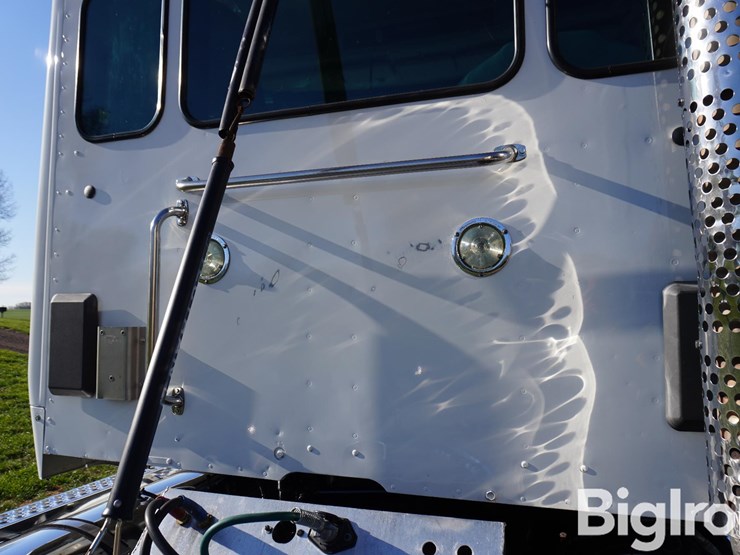 2015-kenworth-t680-image-19