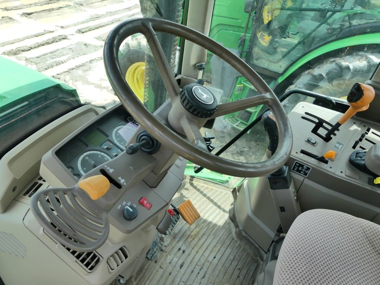 2013-john-deere-6125m-image-11