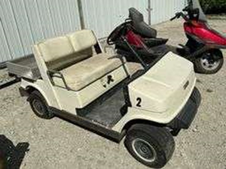 yahmaha-gas-golf-cart-w/-utility-box-image-2