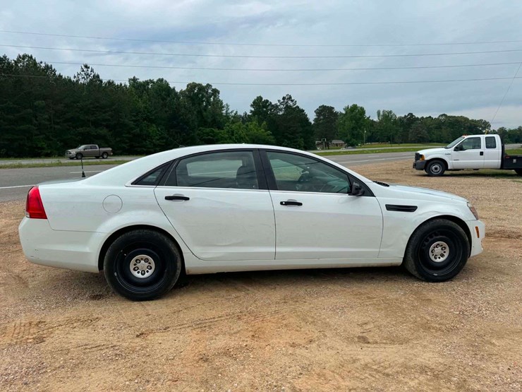 2015-chevrolet-caprice-police-package-4-door-sedan-6.0l-v8-(130,580-miles)-image-5